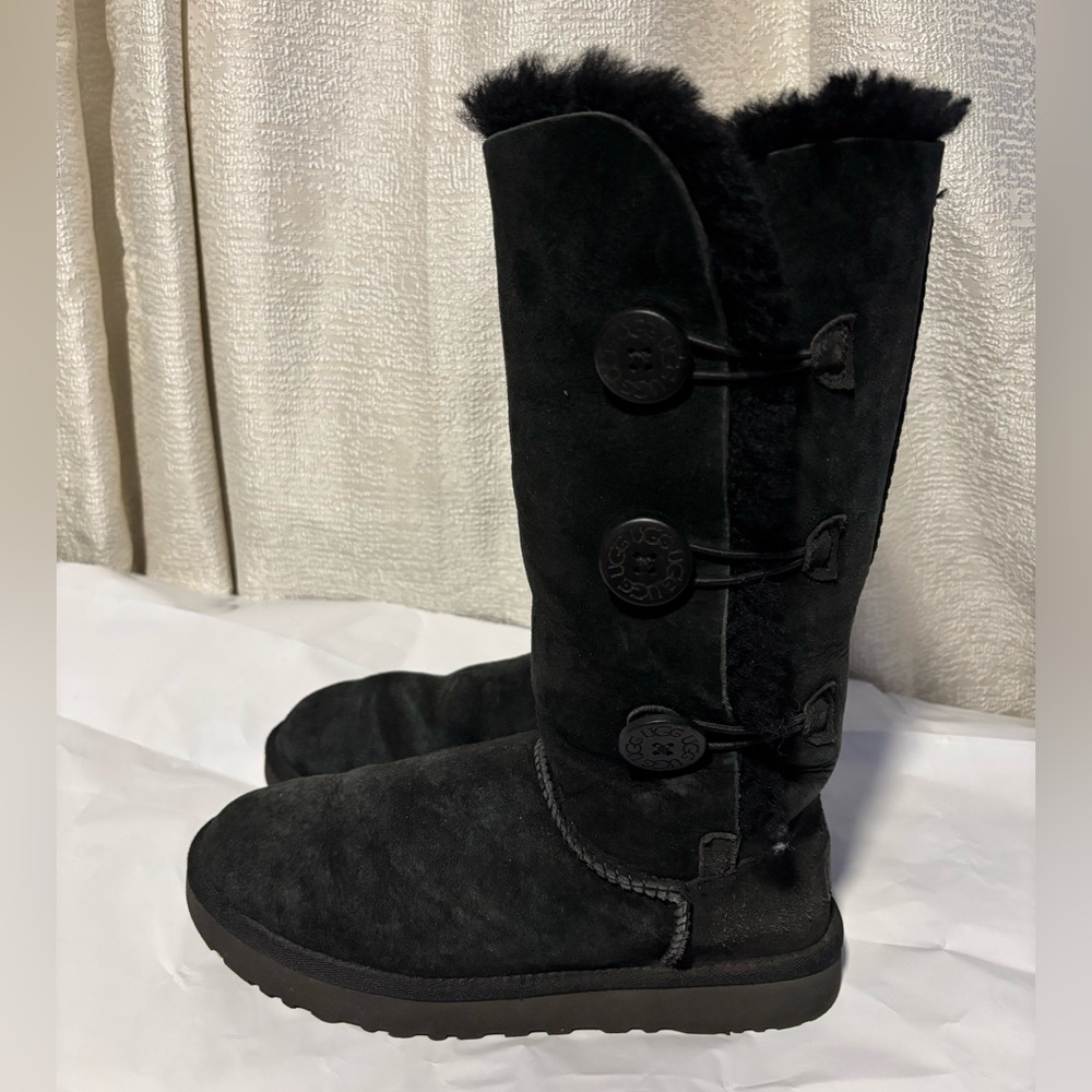 Women’s black UGG boots. Size 8